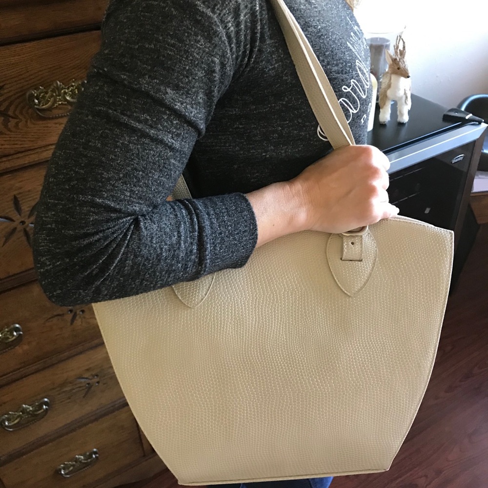 GUC Embossed Lockable Purse